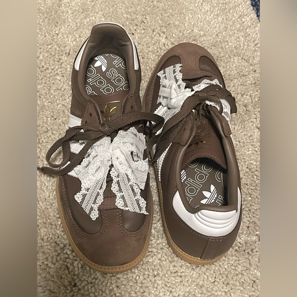 Women’s Adidas Brown and Cream Sneakers with Iconic Design - Picture 5 of 5